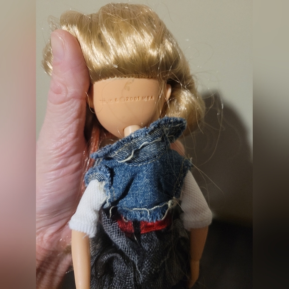 Bratz Cloe Party 10th Anniversary doll - Picture 7 of 8